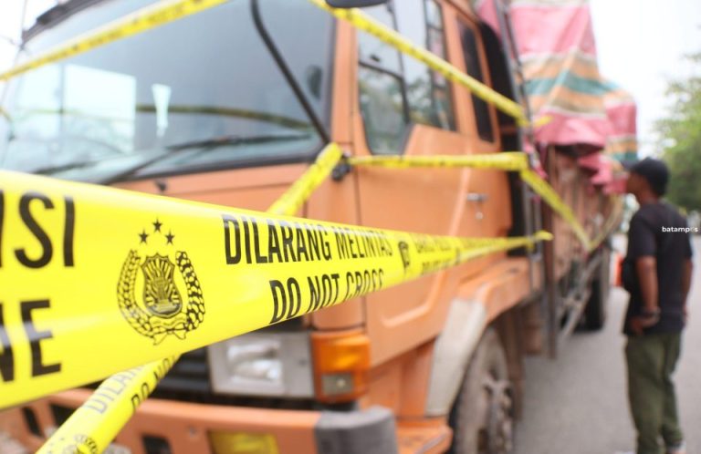 Periksa Sopir Truk, Polisi Telusuri Asal dan Peredaran Barang Impor, Terkait Penggerebekan Bongkar Muat Balpres di Sagulung