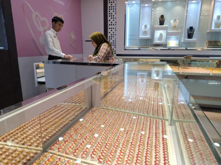 Harga Emas Turun, Warga Batam Antusias Tambah Koleksi Perhiasan
