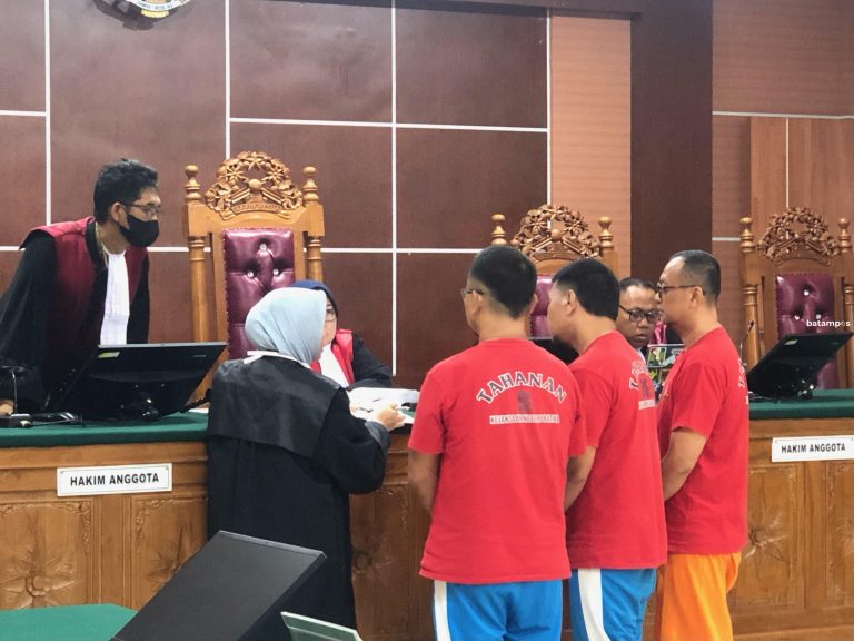 Tiga Terdakwa Penyelundupan 327 iPhone Dituntut 3,5 Tahun Penjara