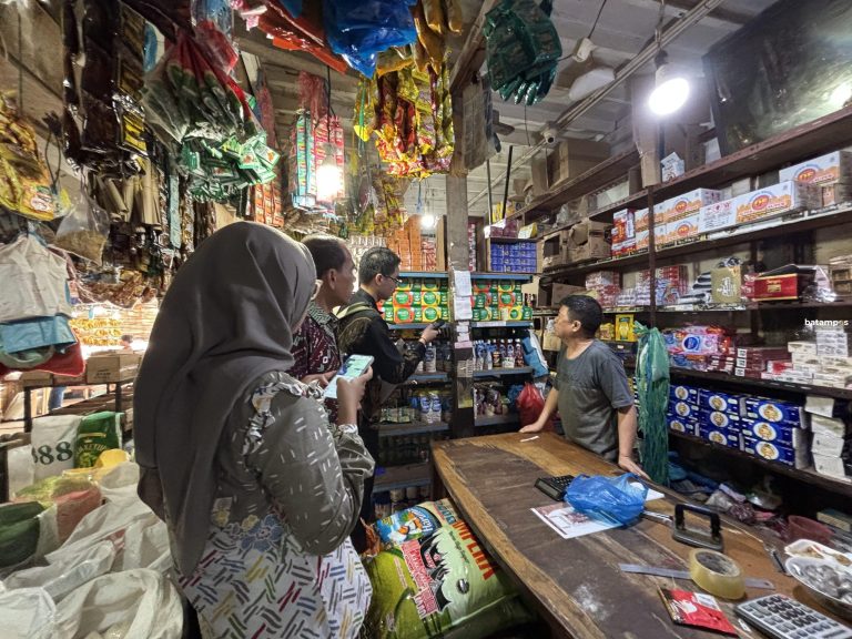 Polda Kepri dan Satgas Pangan Turun ke Pasar, Harga Beras Terpantau Stabil