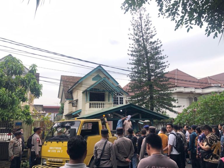 Eksekusi Rumah di Rosedale Berlangsung Tegang, Putusan hingga Kasasi Jadi Dasar Hukum Kuat