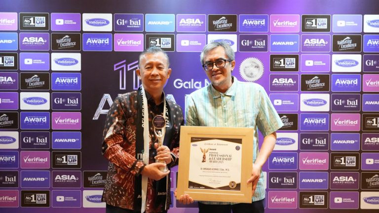 Kepala BP Batam Raih Penghargaan Inspiring Professional dan Leadership Award