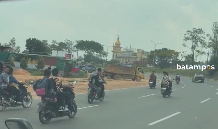 Nyaris Makan Korban, Aksi Standing Motor Pelajar SMP Bikin Khawatir Warga