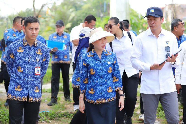 Tinjau Lokasi TPS Baru, Li Claudia Pastikan Tak Timbulkan Ketidaknyamanan Warga