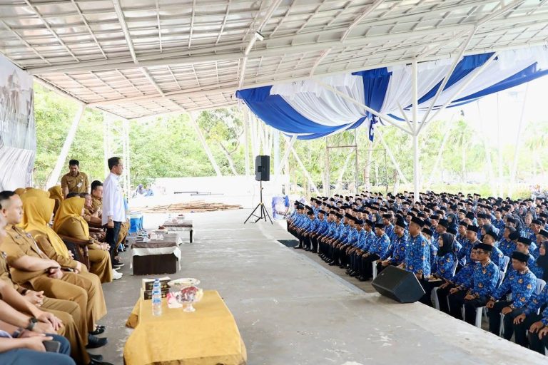 593 PPPK Paruh Waktu Dikukuhkan, Amsakar Tekankan Disiplin dan Integritas