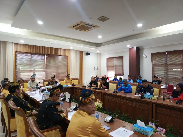 Buruh Gelar Aksi di Tengah Peringatan HJB ke-196, Tuntut UMS dan Penghapusan Pajak Pekerja