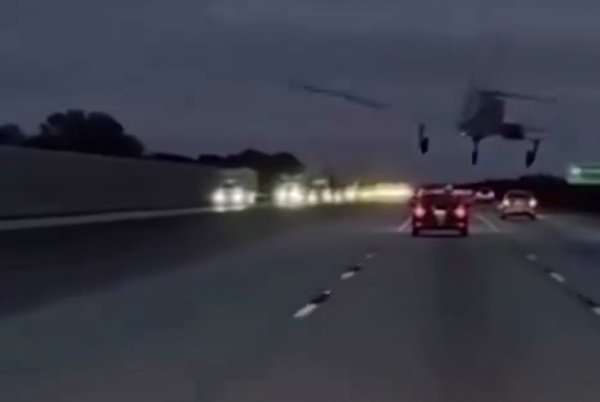 Pesawat Ringan Hantam Mobil saat Mendarat Darurat di Jalan Raya Florida