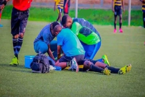 Pesepak Bola Burundi Meninggal di Lapangan, Diduga Telan Jimat