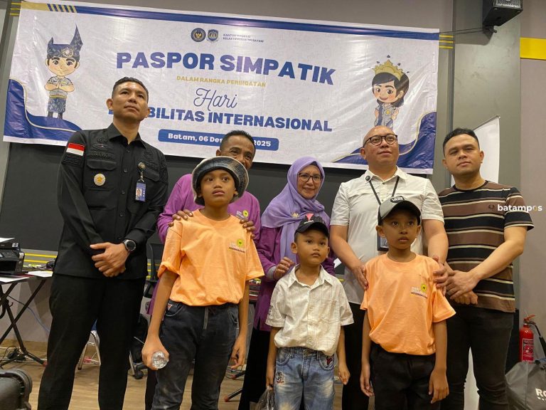 Inklusif dan Humanis, Imigrasi Batam Mudahkan Difabel Urus Paspor