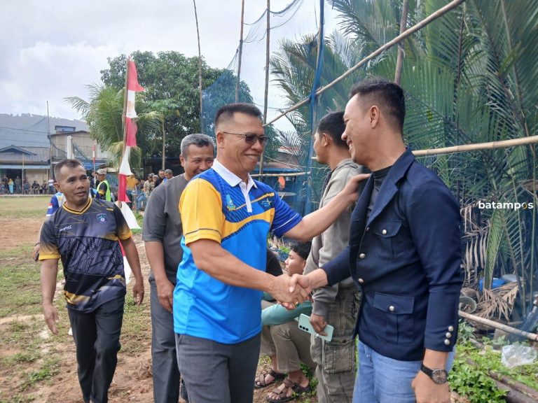 Warga Kute Siantan Keluhkan Internet Lemah, Bupati Aneng Minta Telkomsel Bertindak Cepat