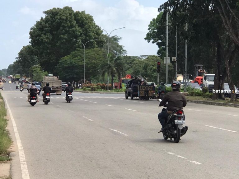 Simpang Panbil Bikin Bingung, Dishub Tegaskan Jalur Lurus Harus Ikut Lampu Merah