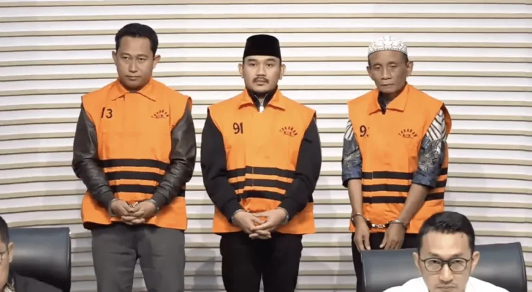 KPK Tetapkan Bupati Bekasi Ade Kuswara dan Ayahnya Jadi Tersangka Korupsi, Ini Perannya