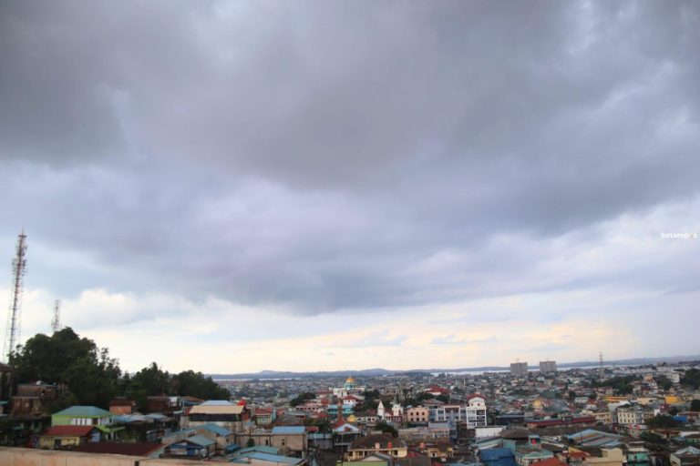 BMKG Batam Ingatkan Potensi Hujan Lebat dan Gelombang Tinggi Jelang Tahun Baru