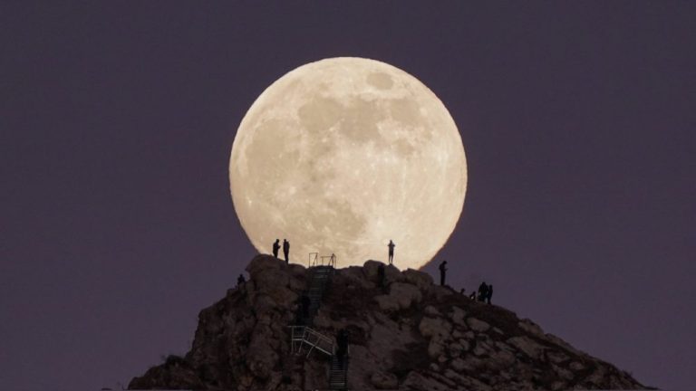 Mengenal Cold Moon: Fenomena Bulan Purnama Akhir Tahun yang Spektakuler