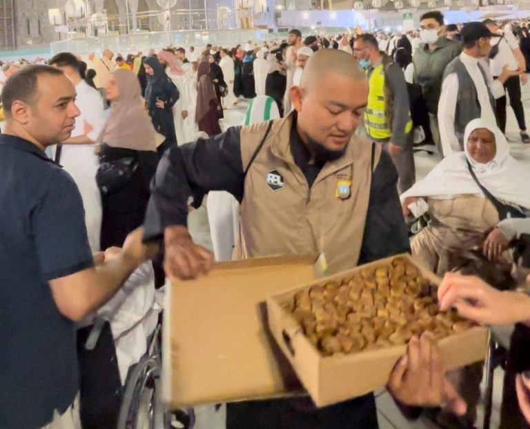 Zulhamsyah, Pemuda Tanjungpinang Tebar Sedekah di Makkah dan Madinah