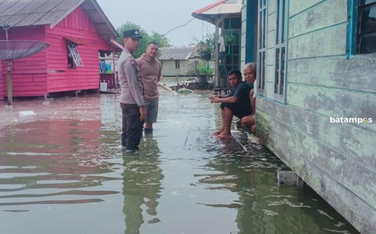 Banjir Rob Rendam Kawasan Dabo Lama, 90 KK Terdampak