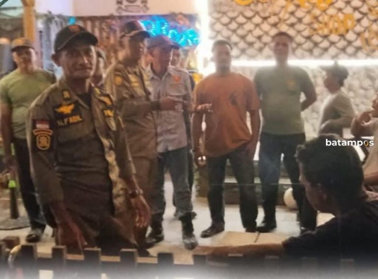 Patroli Jam Malam, Satpol PP Senayang Amankan 4 Siswa saat Nongkrong