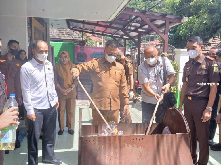 Kejari Anambas Musnahkan 40 Gram Sabu, Bupati: Kejahatan Musuh Negara
