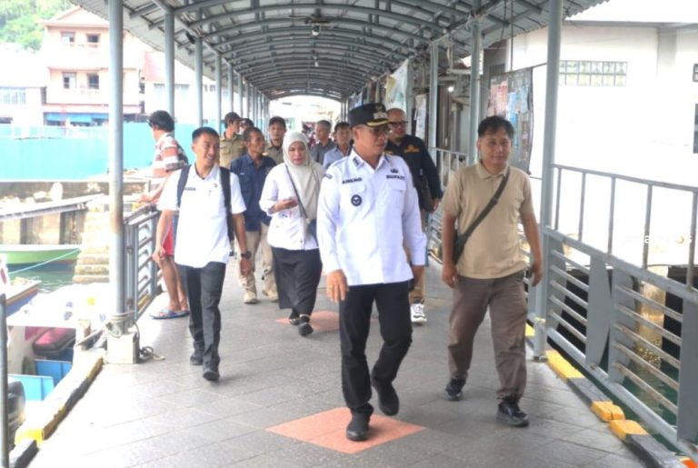 Bupati Anambas Ingatkan Kapal Jangan Nekat Berlayar Saat BMKG Peringatkan Cuaca Buruk