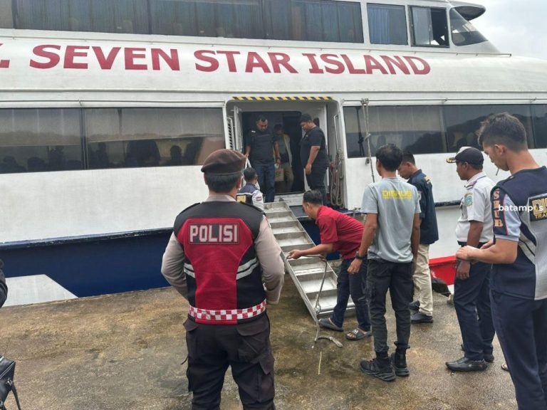Polisi Perketat Pelabuhan Anambas Cegah Penumpang Tanpa Tiket Jelang Libur Nataru