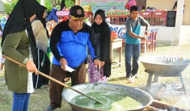 Lezatnya Bubur Lambok, Tradisi Turun-temurun Warga Lingga Peringati 10 Muharram