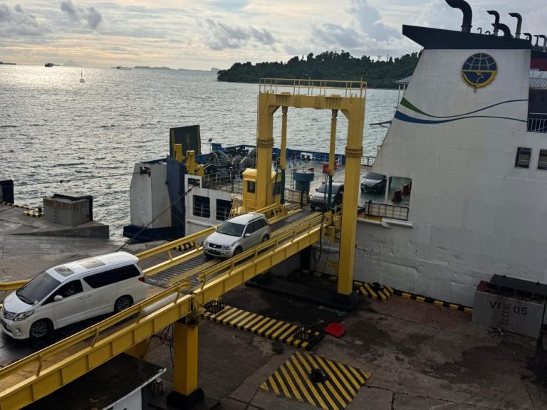 H-5 Nataru, Arus Penyeberangan Jawa-Sumatera di Pelabuhan Ciwandan Meningkat