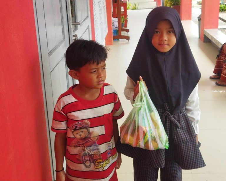 Libur Sekolah, SPPG Dabo Singkep Ubah Menu MBG Jadi Susu, Roti, dan Buah