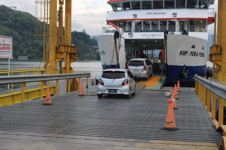 ASDP Siapkan Layanan Optimal Hadapi Lonjakan Penumpang Nataru di Danau Toba