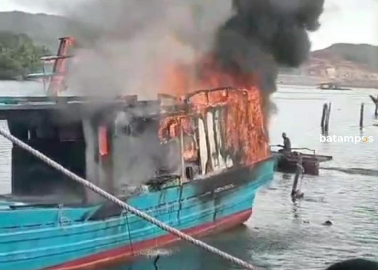 Kapal Ikan Nelayan Terbakar di Perairan Tambelan, Polisi Selidiki