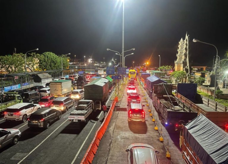 Truk dan Kendaraan Roda Dua Dominasi Arus Bali–Jawa Jelang Tahun Baru