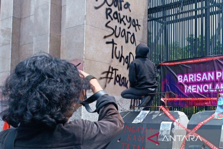 Catatan Kritis DPR RI Sepanjang 2025: Dari Pagar Laut hingga Bencana Sumatera