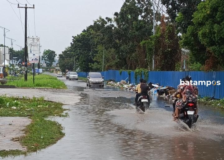 Banjir di Batuaji dan Sagulung, Dipicu Warga Buang Sampah Sembarangan