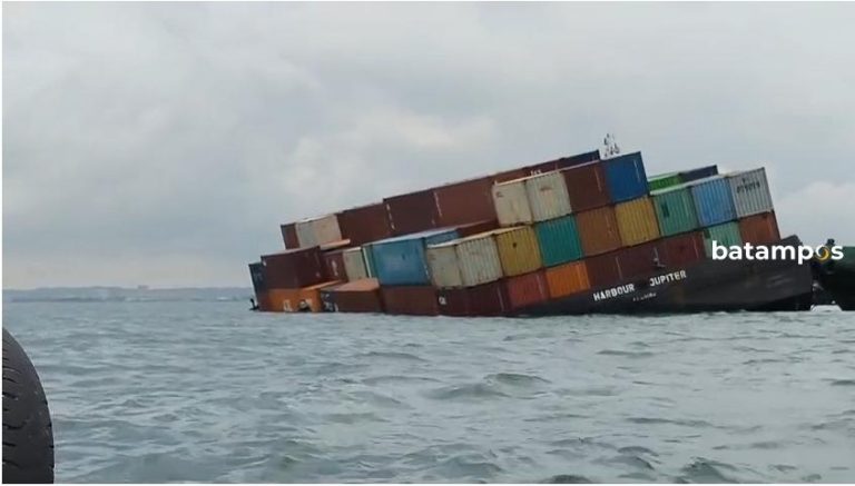 KSOP Batam Selidiki Tabrakan Kapal Kargo di Selat Malaka