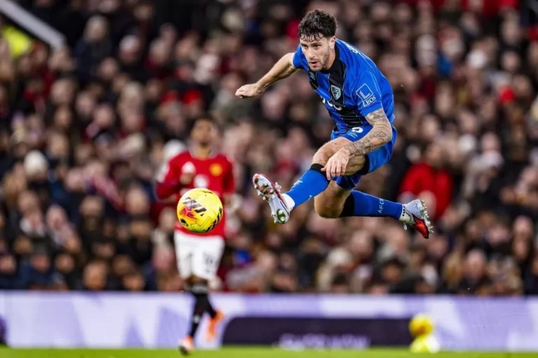 Barcelona dan Atletico Madrid Bersaing Gaet Marcos Senesi