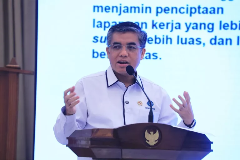Kemnaker Minta Gubernur Umumkan Besaran Kenaikan UMP 2026 Paling Lambat 24 Desember 2025