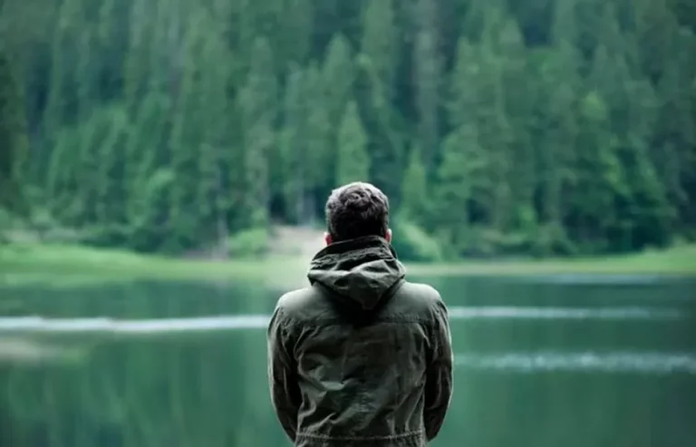 Terlalu Lama Sendirian, Ini Dampaknya pada Tubuh dan Pikiran