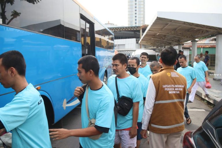 258 PMI Dipulangkan ke Batam, Ada Bayi Hingga PMI Berkursi Roda