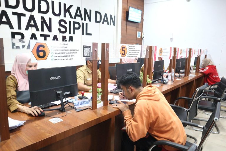 Jelang Nataru, Disdukcapil Batam Tetap Buka Layanan, Pelayanan juga Hadir di Bazar Batamliciouz
