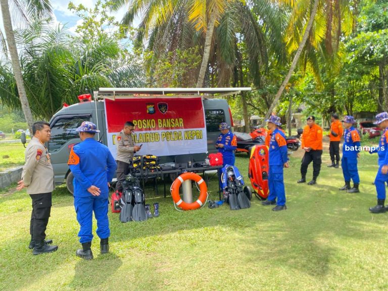 Ditpolairud Polda Kepri Dirikan Posko BANSAR di Pantai Padat Pengunjung
