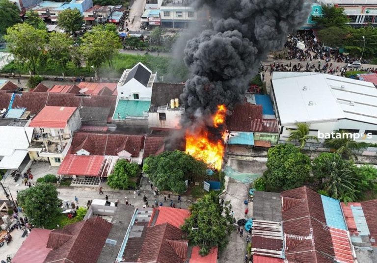 Kebakaran di Perumahan Puri Legenda