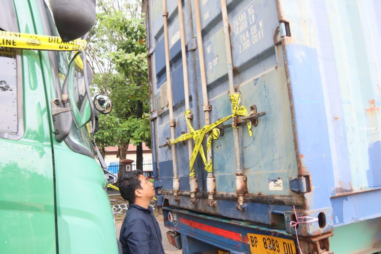 BC Batam Terima Limpahan Dua Kontainer Barang Bekas dari Polresta Barelang