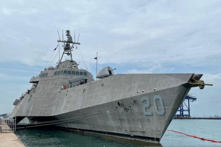 Perkuat Kemitraan Maritim Indo-Pasifik, Kapal Perang USS Cincinnati AS Sandar di Batam