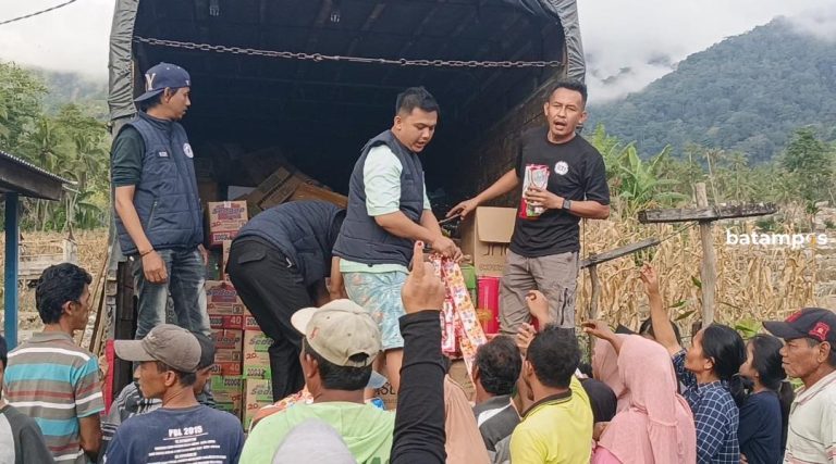 Begini Perjuangan Jurnalis Batam Salurkan Bantuan ke 4 Jorong Terisolir akibat Bencana Alam di Agam, Sumbar