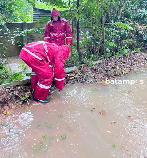 Cuaca Ekstrem, Polda Kepri Kerahkan Patroli Siaga Banjir dan Pohon Tumbang