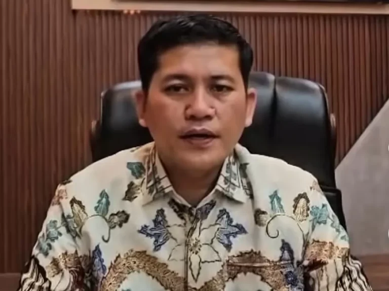 Bupati Aceh Selatan Diberhentikan Sementara, Magang jadi Damkar hingga Satpol PP