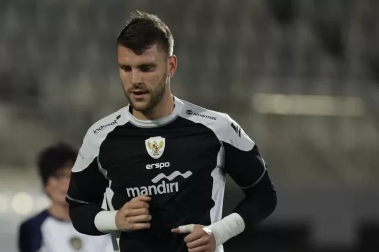 Maarten Paes dan Joey Pelupessy Dirumorkan akan Merapat ke Persib Bandung