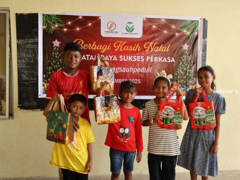 Tebarkan Sukacita Natal, Panbil Group Rangkul Ratusan Anak di Pulau Kubung dan Todak