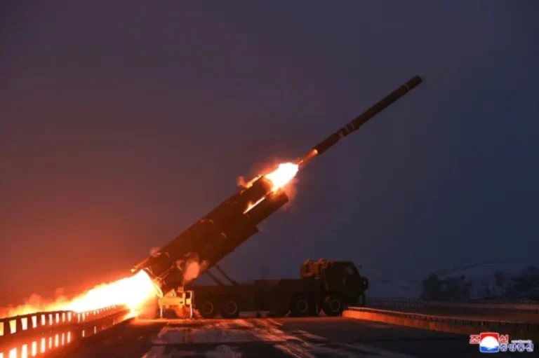 Korea Utara Pamer Kesiapsiagaan Tempur Lewat Uji Coba Dua Rudal Jarak Jauh