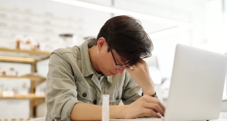 Ini 7 Tips Menjaga Kesehatan Mata untuk Pengguna Komputer atau Laptop