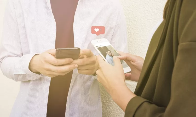 Suami Dianggap Selingkuh Gegara Like Foto Perempuan, Istri Gugat Cerai